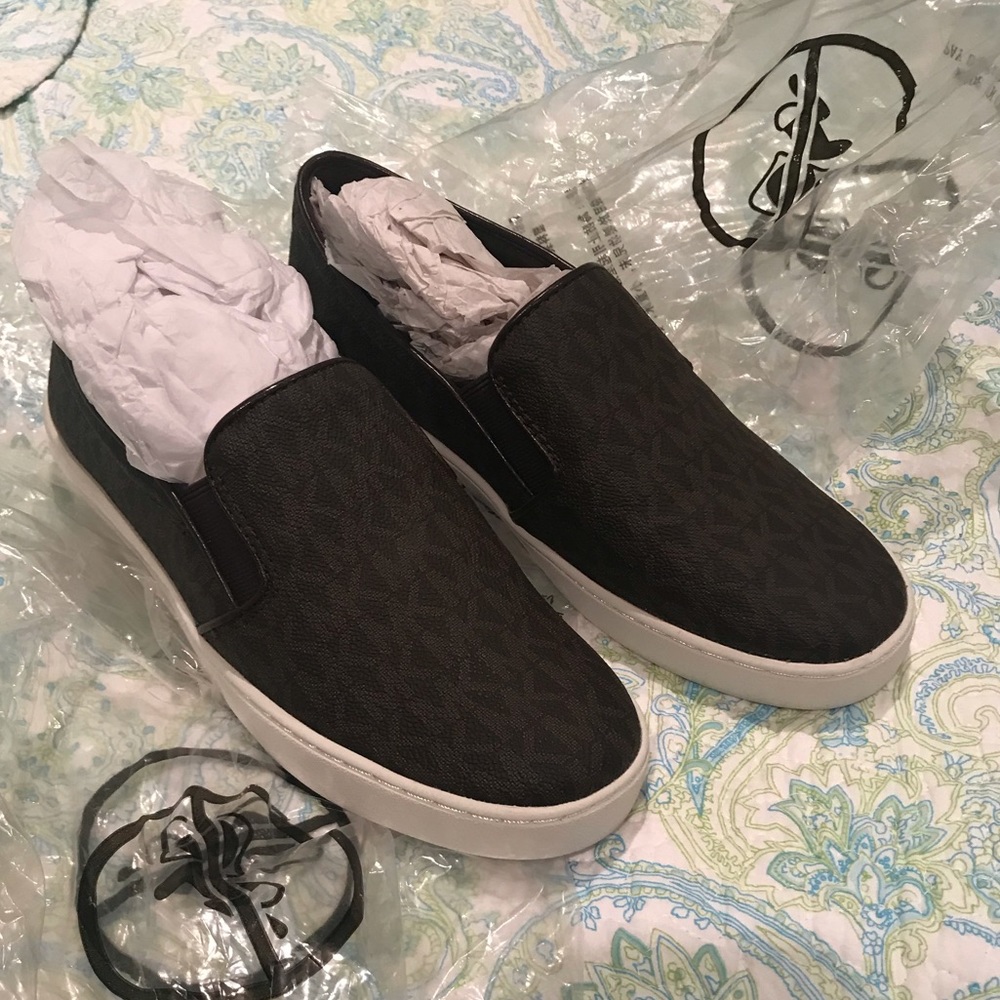 Michael Kores sneaker shoes brown logo
